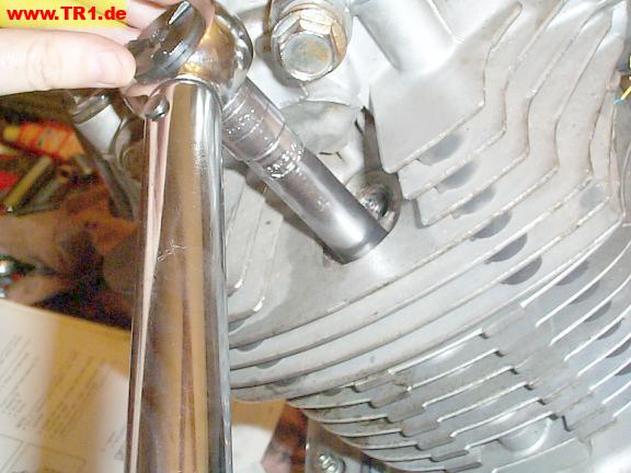 torqueing front cyl cap nut