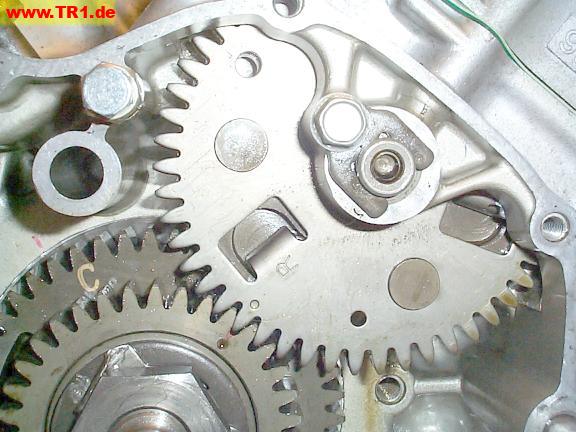 front timing gear shaft retainer, torqued